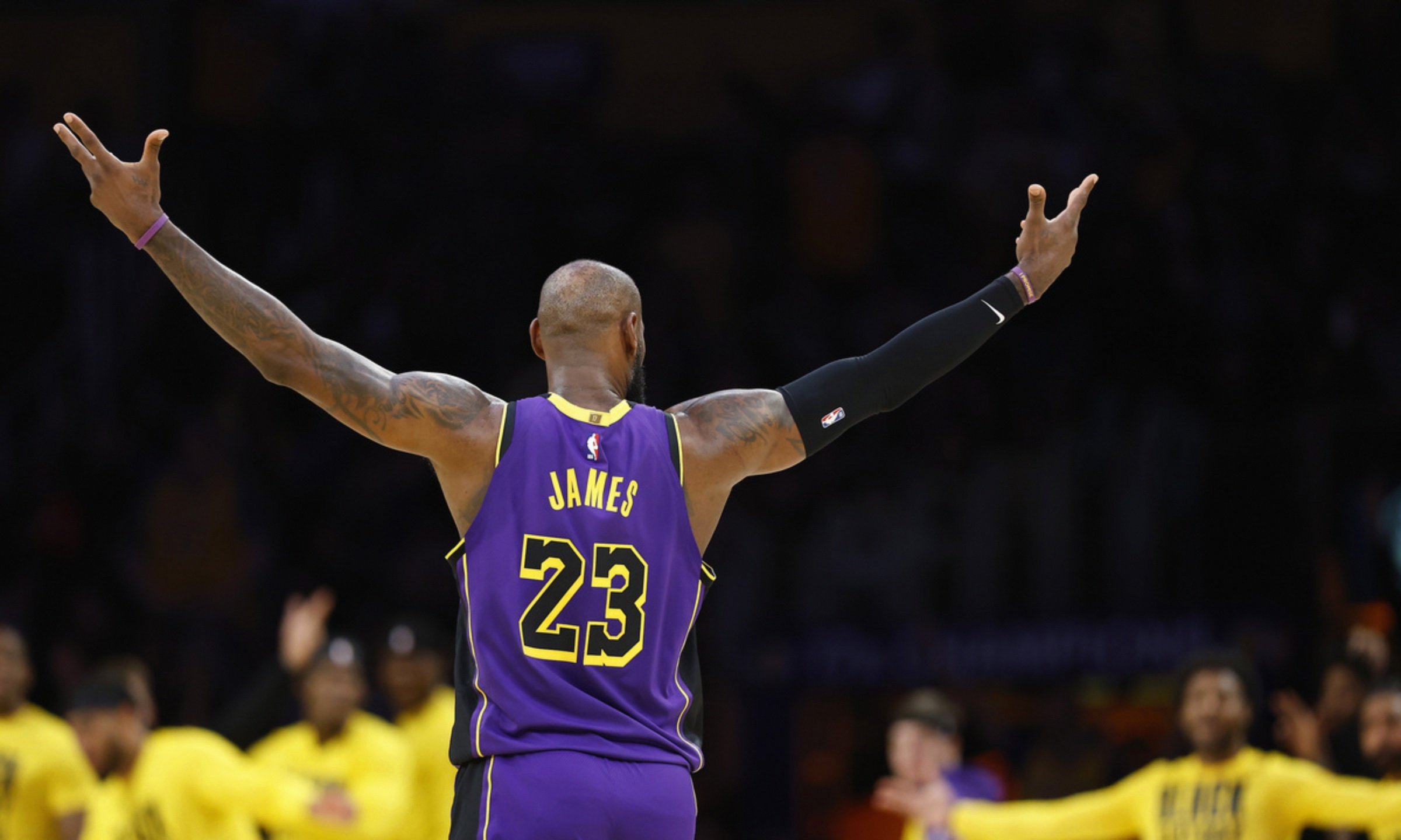 包含今夜NBA常规赛焦点战；那不勒斯回应争议；目标明确；团队化学反应显著的词条